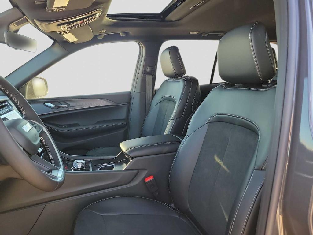 new 2025 Jeep Grand Cherokee car, priced at $46,125