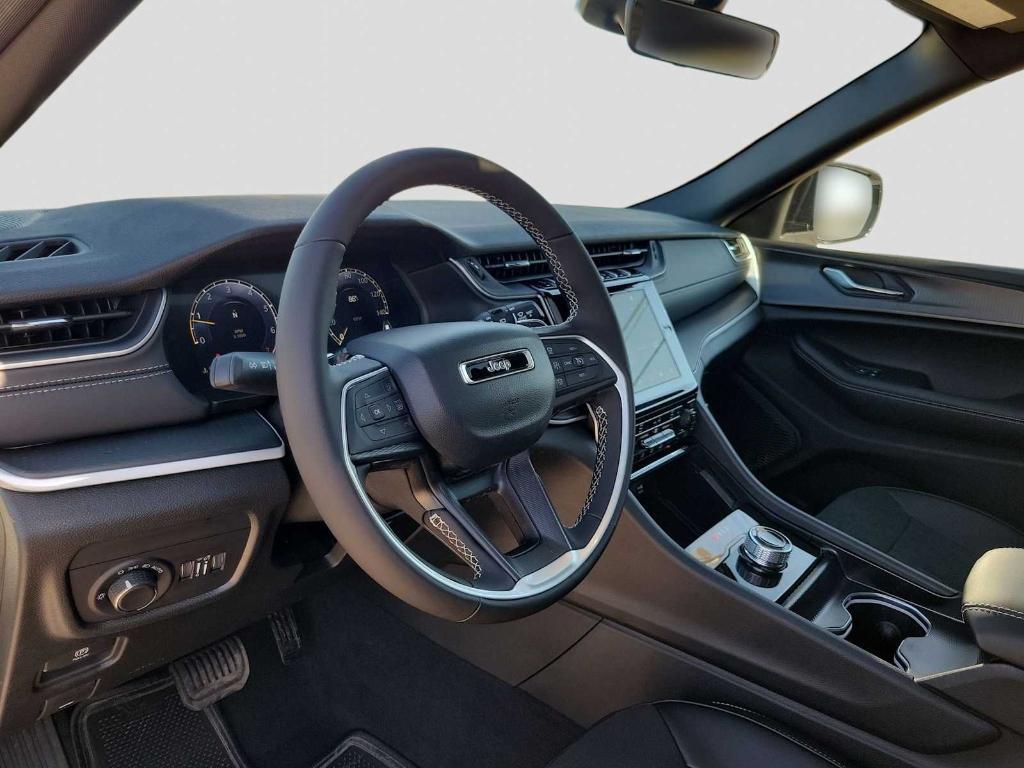 new 2025 Jeep Grand Cherokee car, priced at $42,310