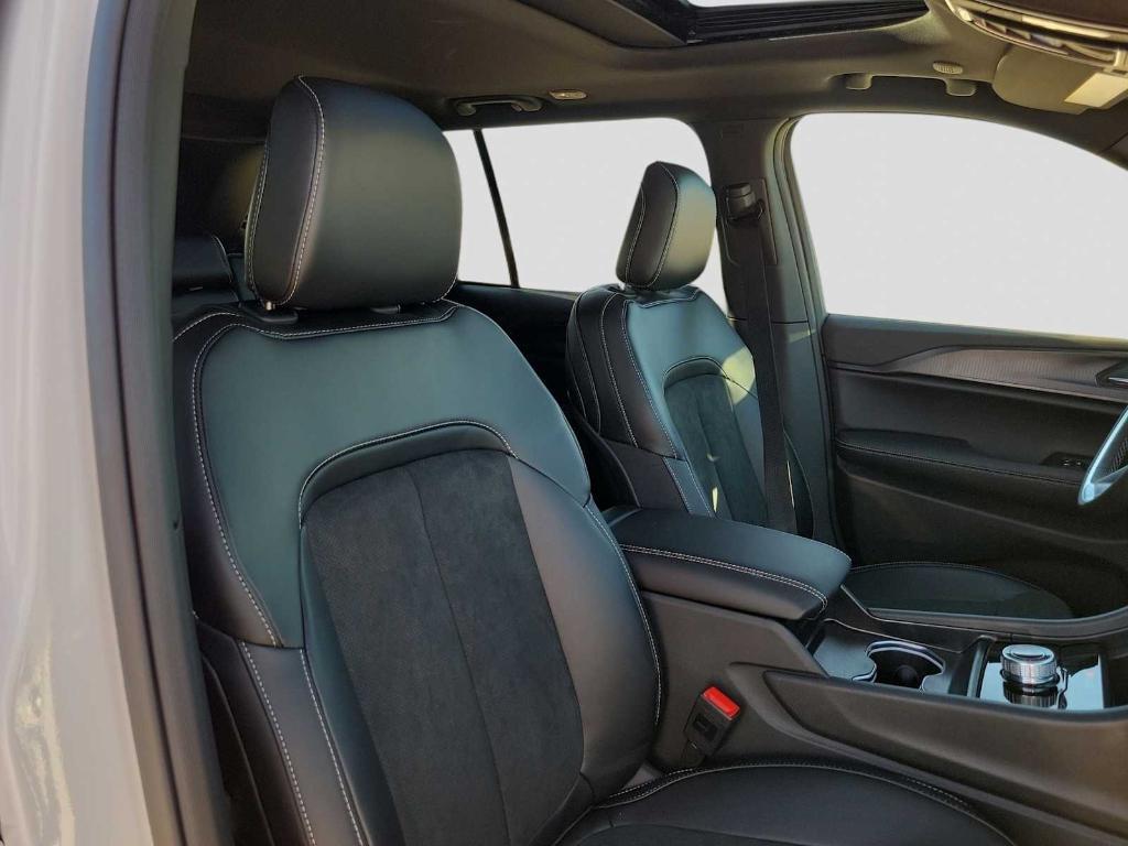 new 2025 Jeep Grand Cherokee car, priced at $42,310