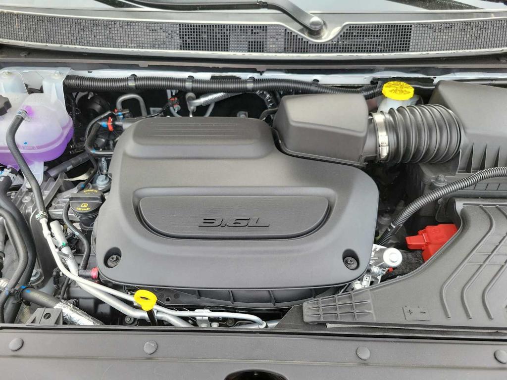 new 2025 Chrysler Pacifica car, priced at $43,032