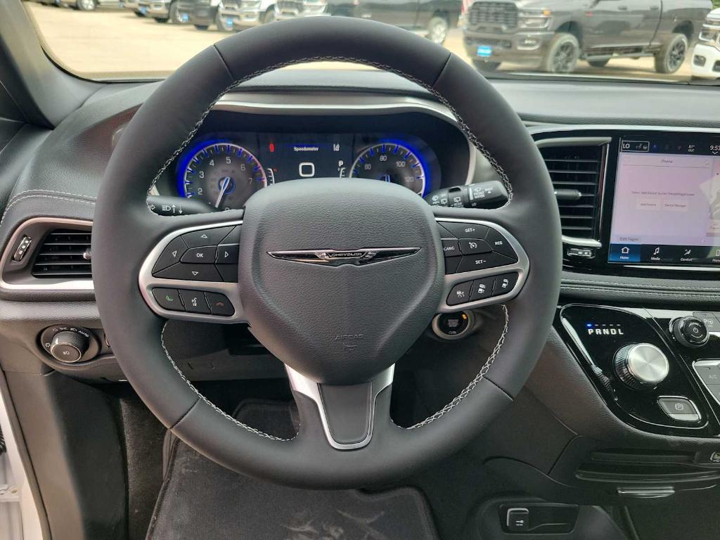 new 2025 Chrysler Pacifica car, priced at $43,032