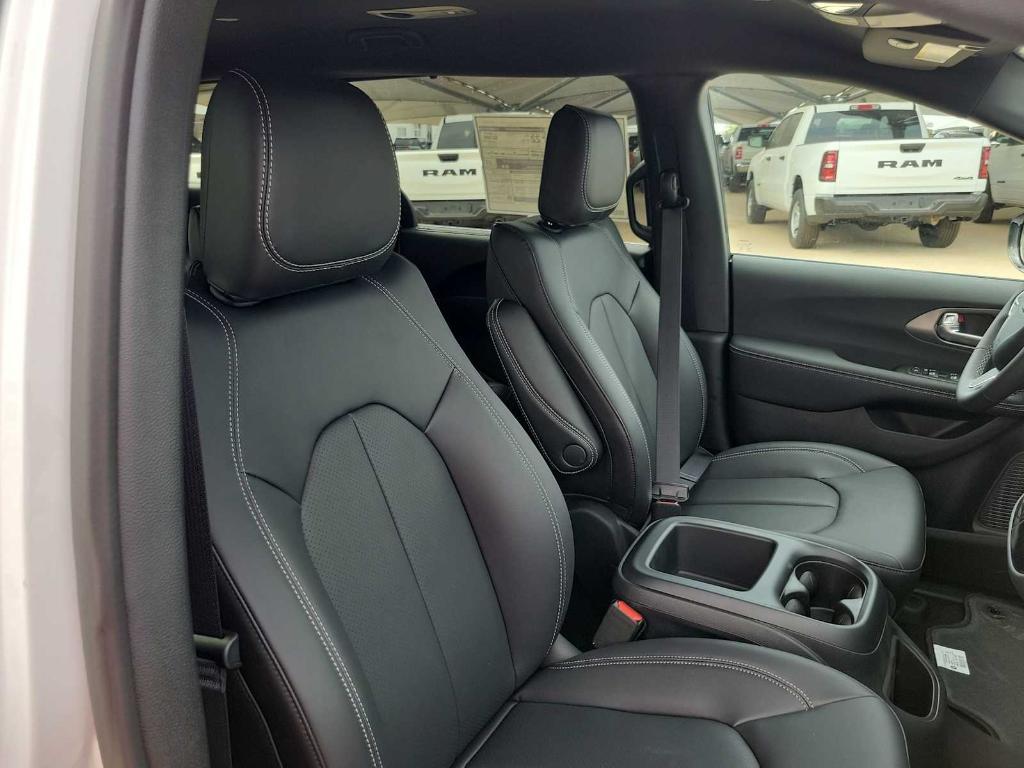 new 2025 Chrysler Pacifica car, priced at $43,032