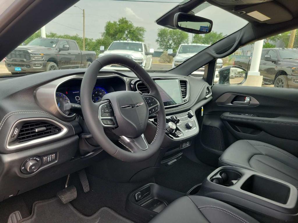 new 2025 Chrysler Pacifica car, priced at $43,032