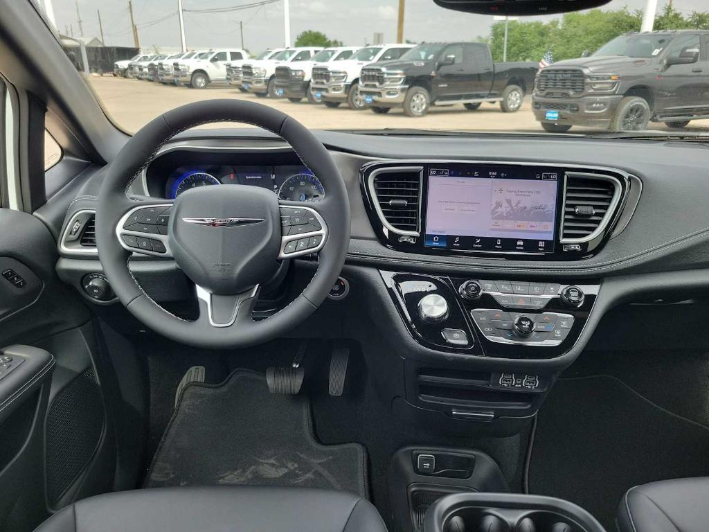new 2025 Chrysler Pacifica car, priced at $43,032