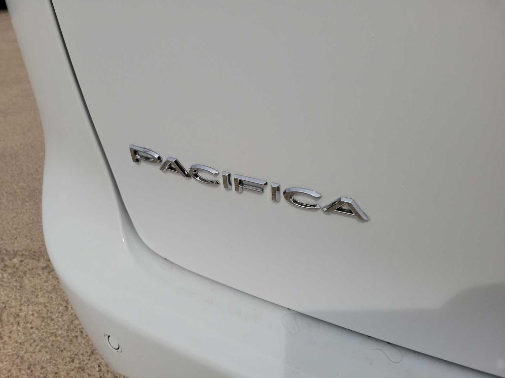 new 2025 Chrysler Pacifica car, priced at $43,032