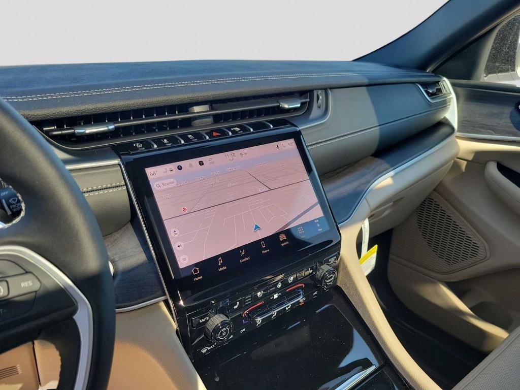 new 2025 Jeep Grand Cherokee car, priced at $51,715