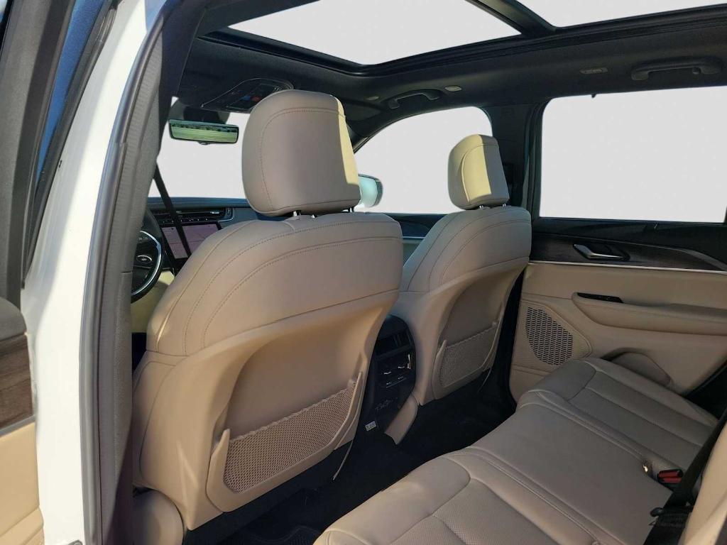 new 2025 Jeep Grand Cherokee car, priced at $51,715