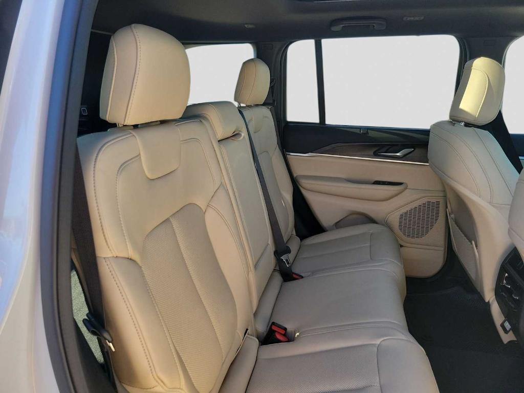 new 2025 Jeep Grand Cherokee car, priced at $51,715