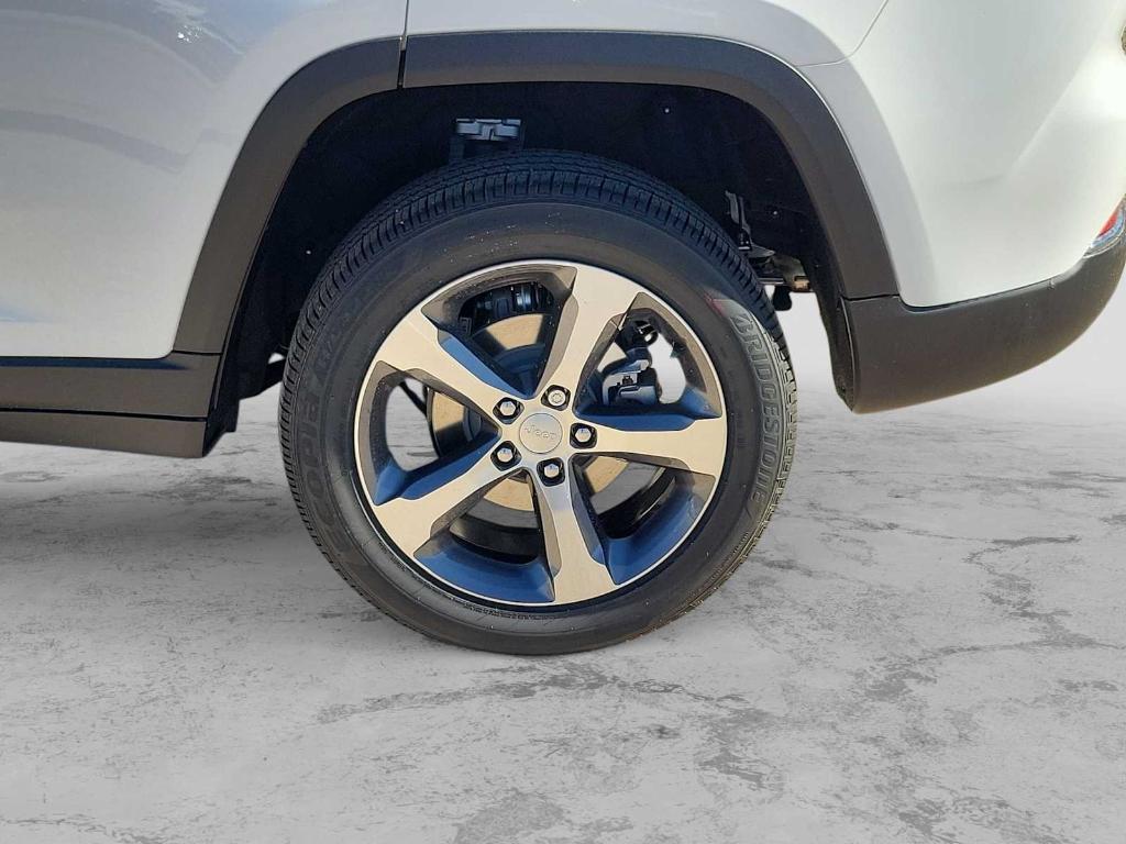 new 2025 Jeep Grand Cherokee car, priced at $51,715