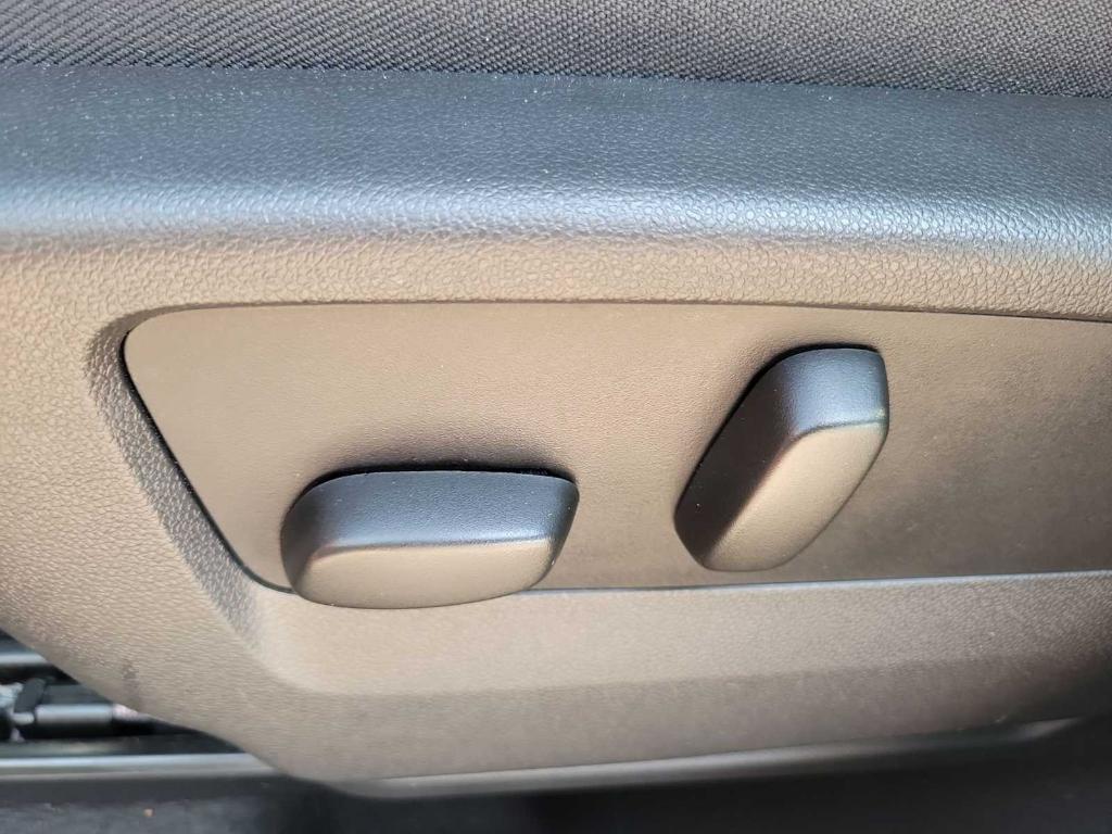 used 2023 Buick Envision car, priced at $26,995