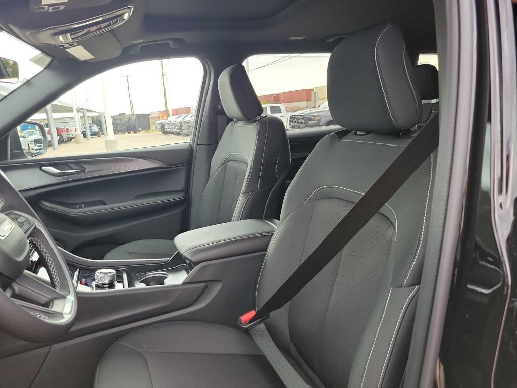 new 2025 Jeep Grand Cherokee L car, priced at $39,625