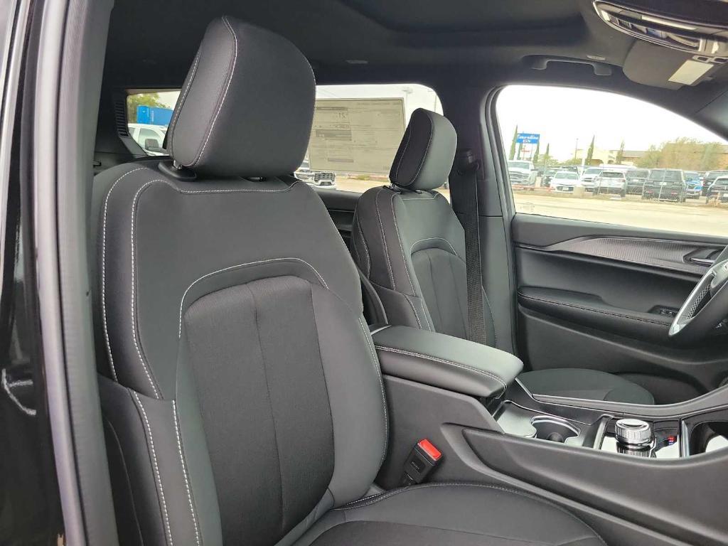 new 2025 Jeep Grand Cherokee L car, priced at $39,625