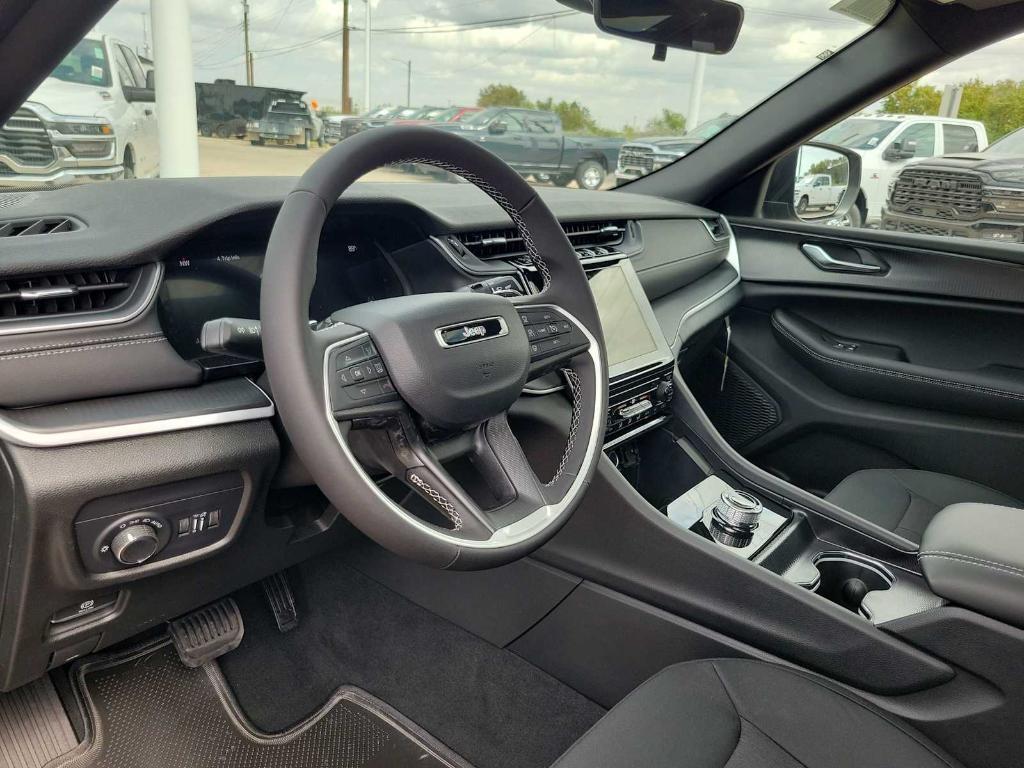 new 2025 Jeep Grand Cherokee L car, priced at $41,625