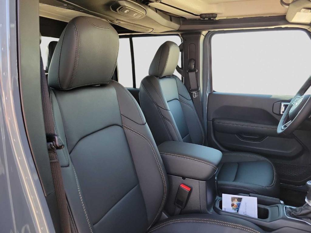 new 2025 Jeep Gladiator car, priced at $46,160