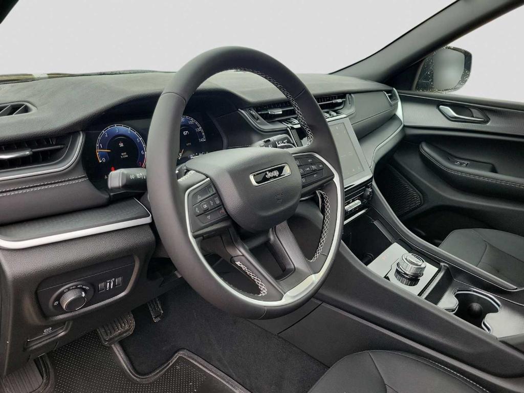 new 2025 Jeep Grand Cherokee car, priced at $38,550