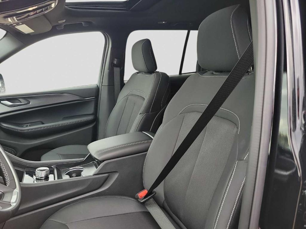 new 2025 Jeep Grand Cherokee car, priced at $38,550