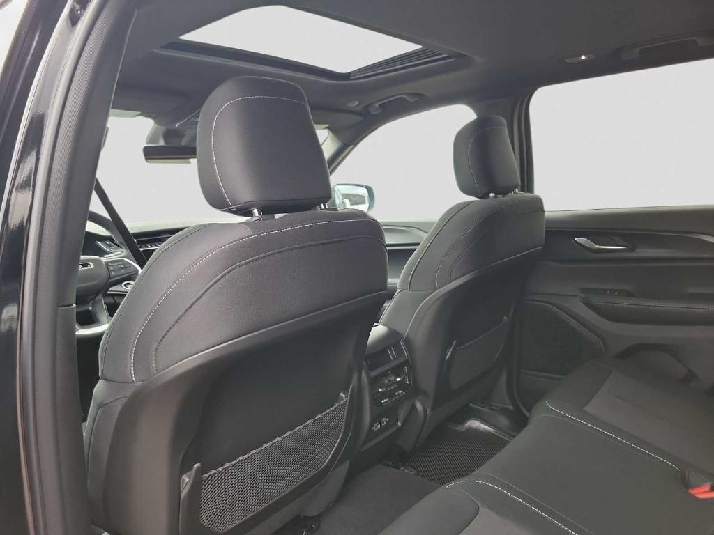 new 2025 Jeep Grand Cherokee car, priced at $38,550