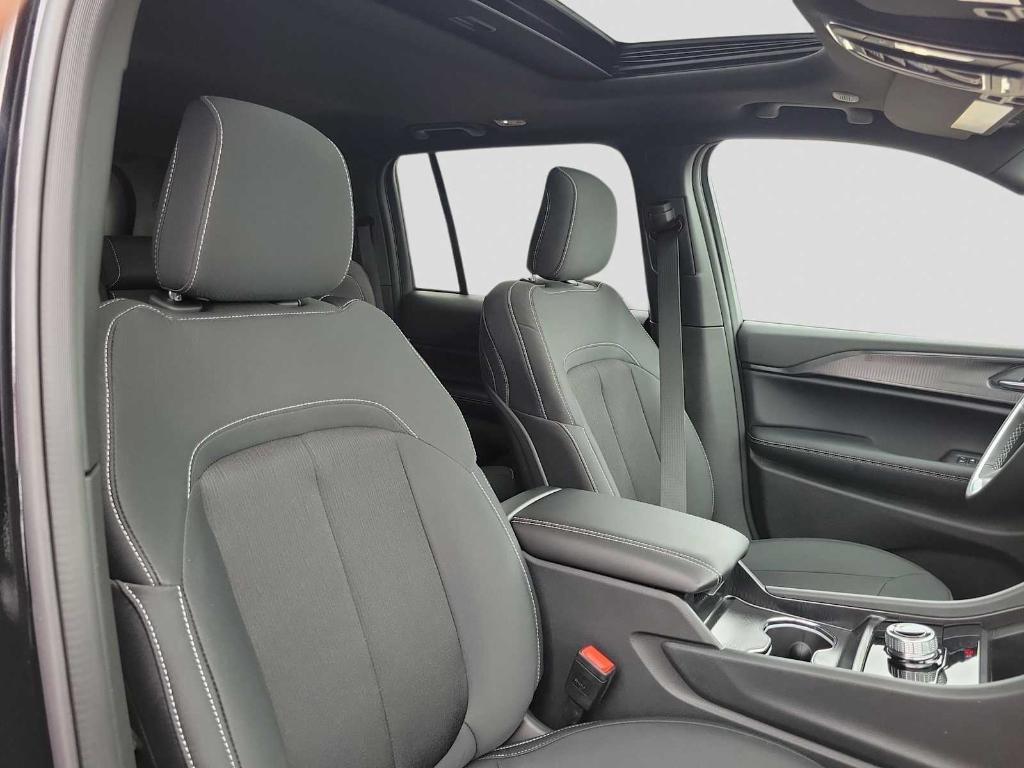 new 2025 Jeep Grand Cherokee car, priced at $38,550