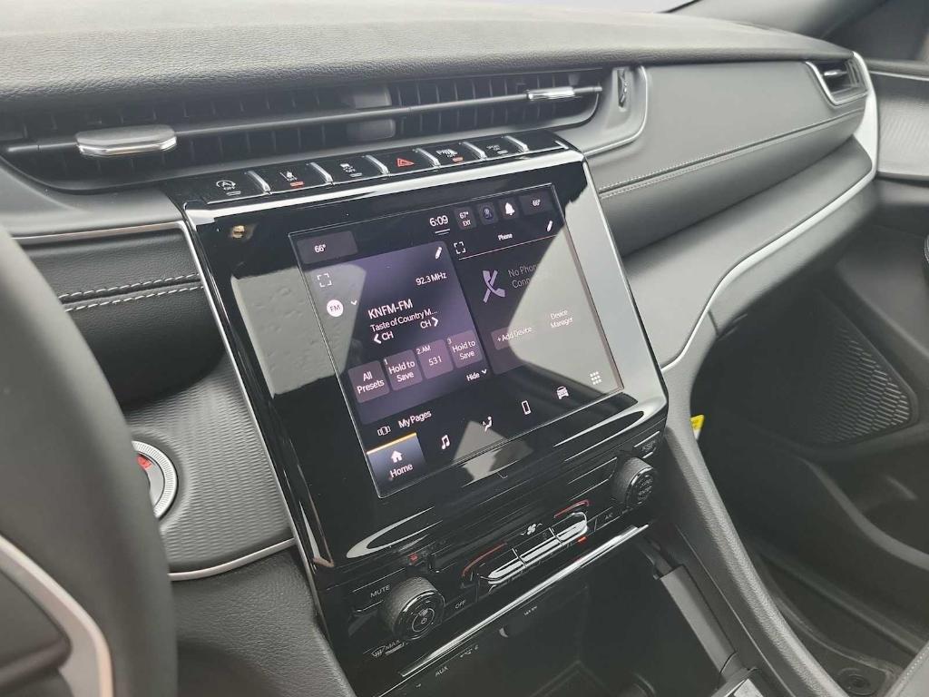 new 2025 Jeep Grand Cherokee car, priced at $38,550