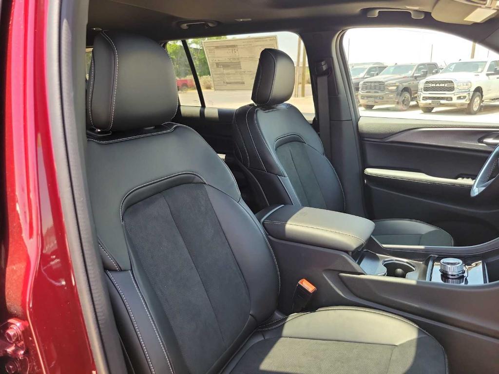 new 2025 Jeep Grand Cherokee L car, priced at $44,072