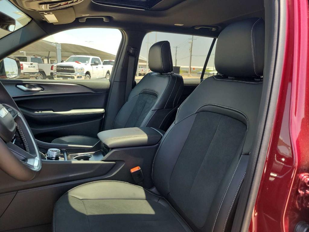 new 2025 Jeep Grand Cherokee L car, priced at $44,072