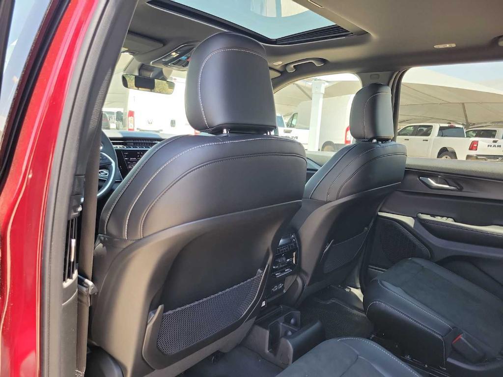 new 2025 Jeep Grand Cherokee L car, priced at $44,072