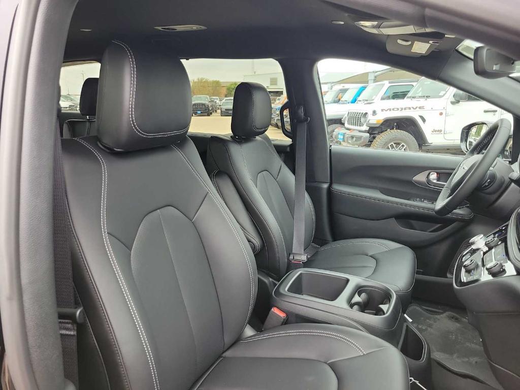 new 2026 Chrysler Pacifica car, priced at $43,460
