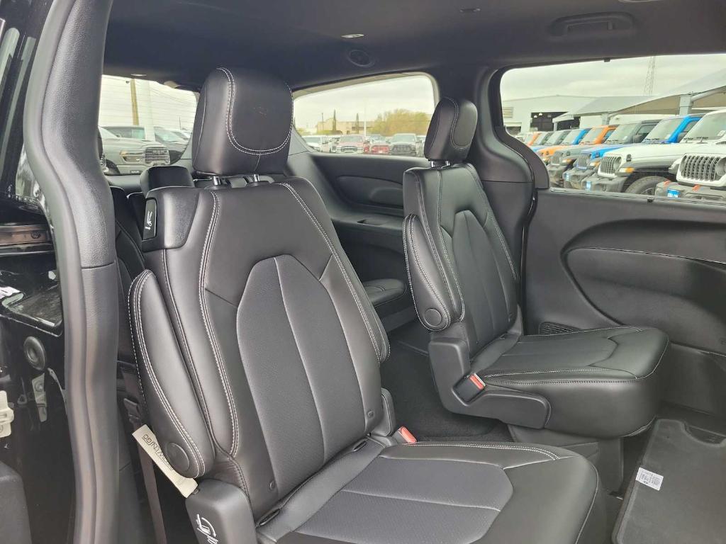 new 2026 Chrysler Pacifica car, priced at $43,460
