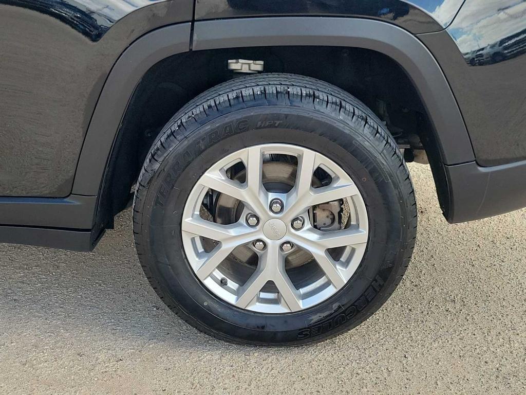 used 2023 Jeep Grand Cherokee car, priced at $31,999