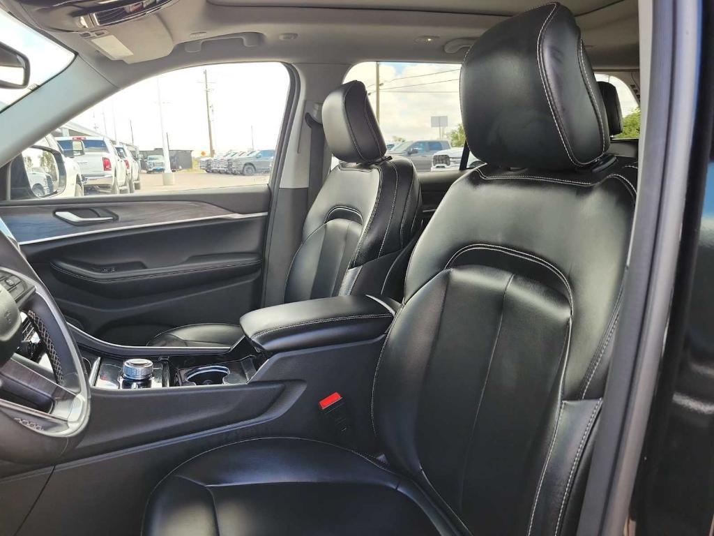 used 2023 Jeep Grand Cherokee car, priced at $31,999