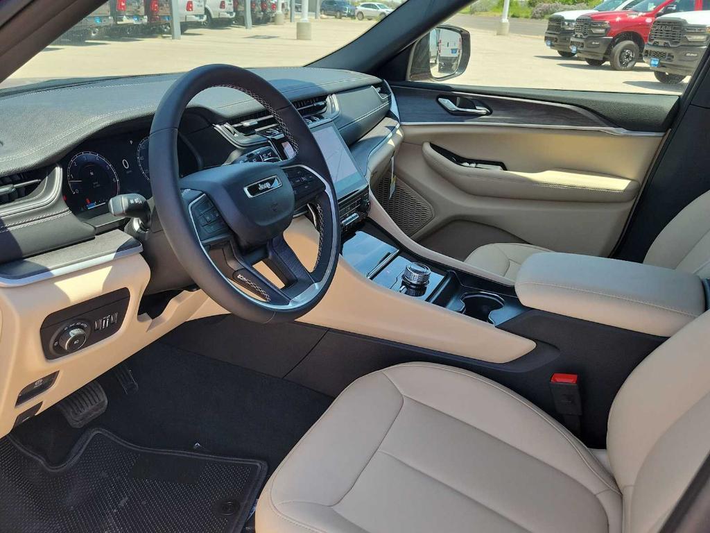 new 2025 Jeep Grand Cherokee car, priced at $49,810