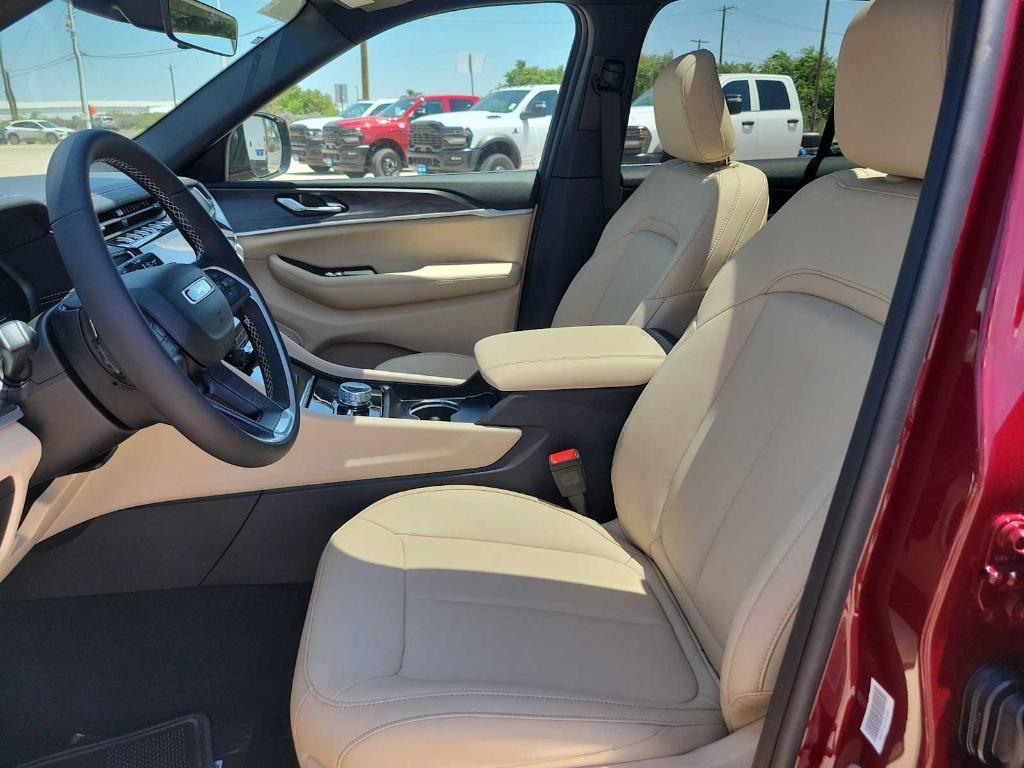 new 2025 Jeep Grand Cherokee car, priced at $49,810