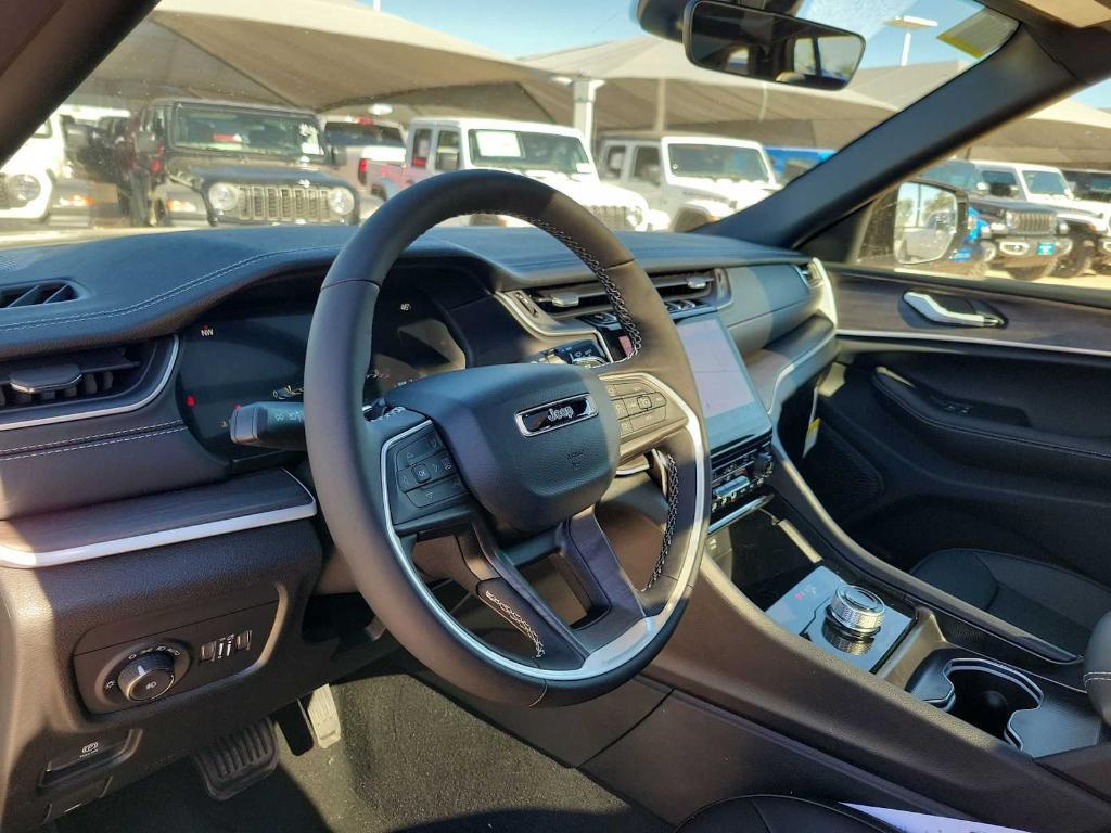 new 2025 Jeep Grand Cherokee car, priced at $47,385