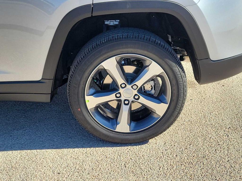 new 2025 Jeep Grand Cherokee car, priced at $47,385