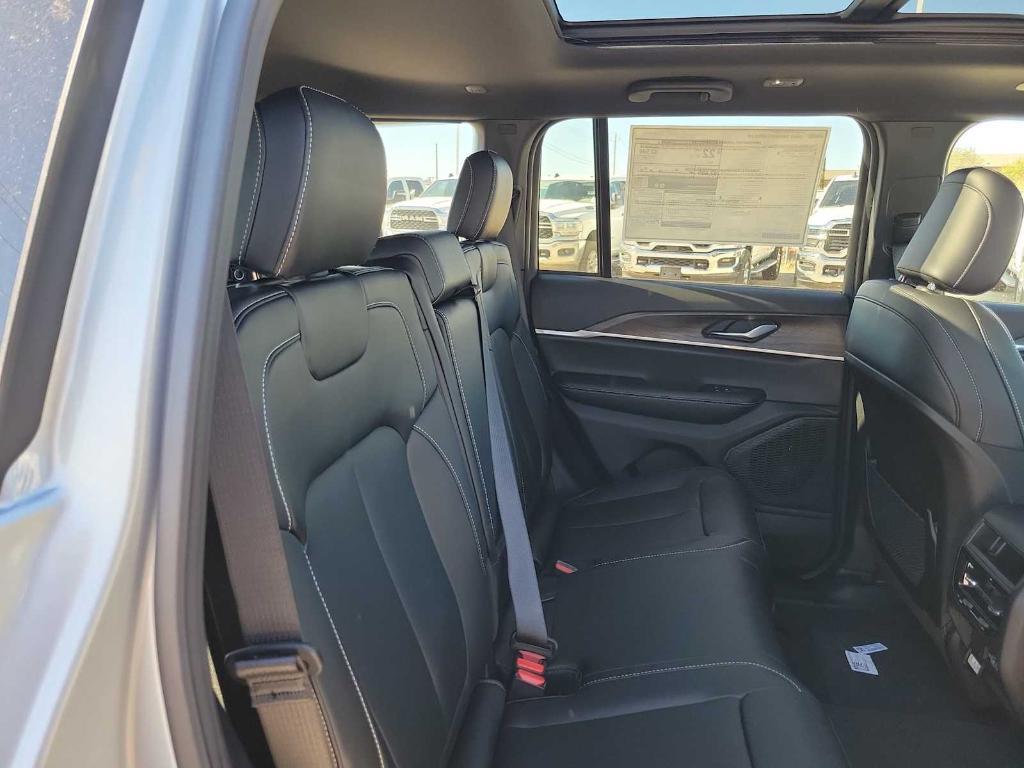 new 2025 Jeep Grand Cherokee car, priced at $47,385