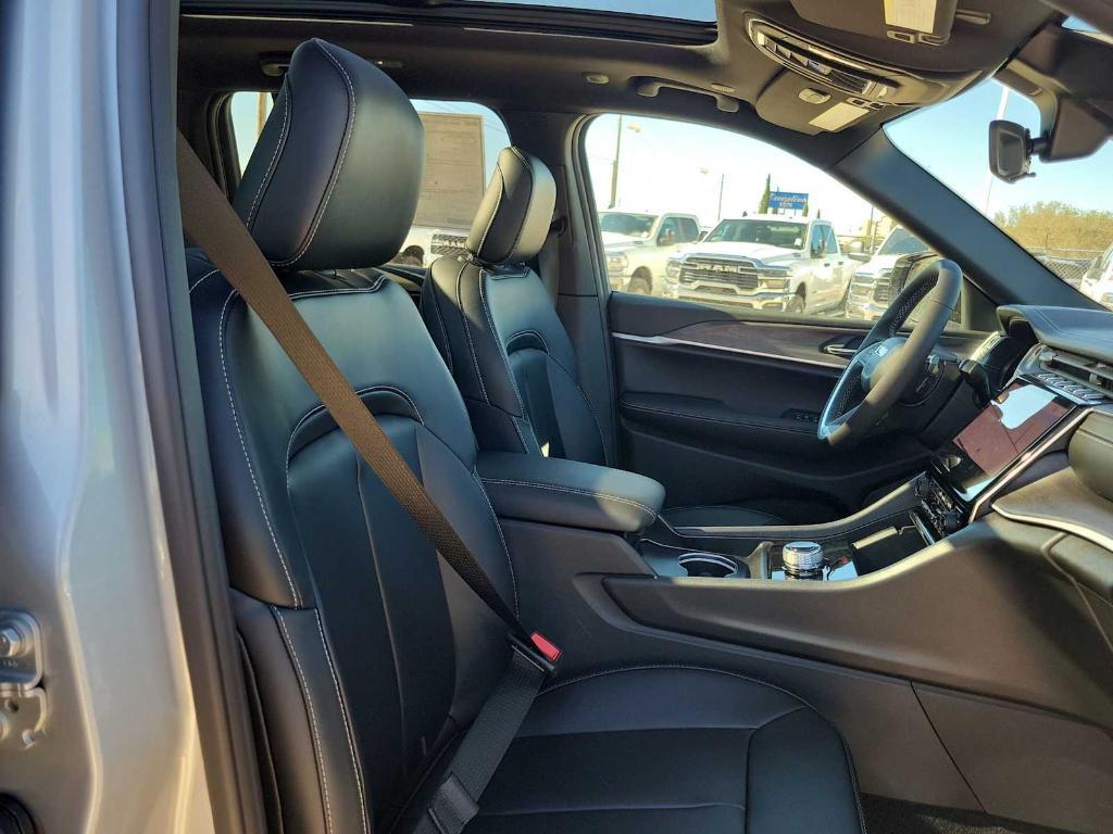 new 2025 Jeep Grand Cherokee car, priced at $47,385