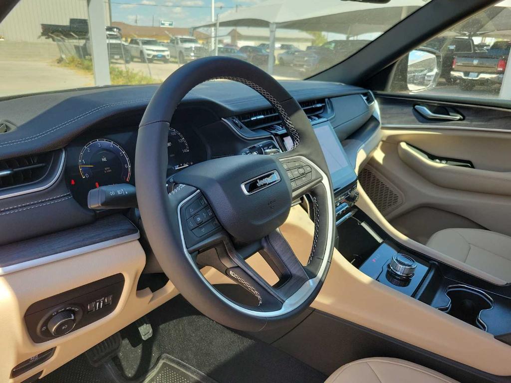 new 2025 Jeep Grand Cherokee car, priced at $45,385