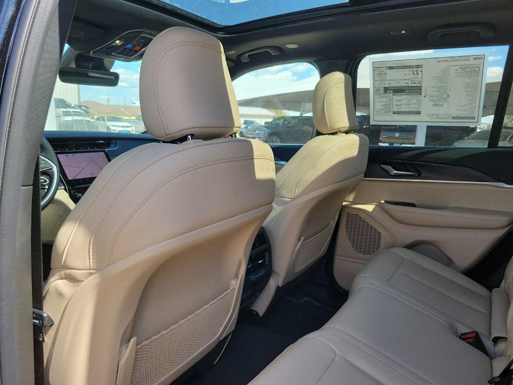 new 2025 Jeep Grand Cherokee car, priced at $45,385