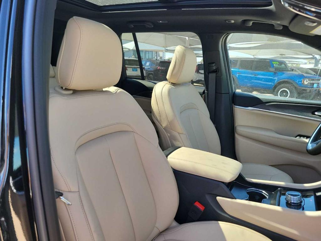 new 2025 Jeep Grand Cherokee car, priced at $45,385