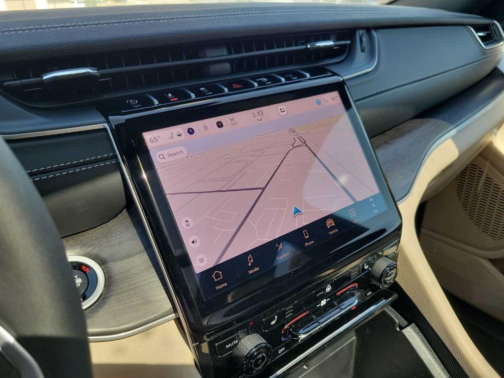 new 2025 Jeep Grand Cherokee car, priced at $45,385