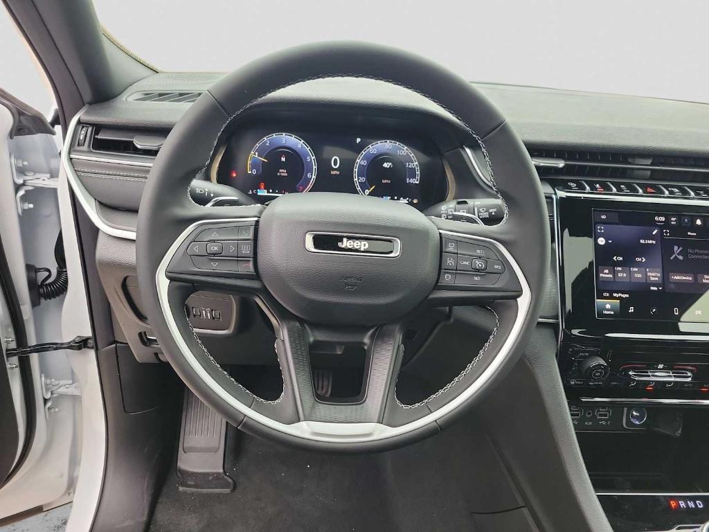 new 2025 Jeep Grand Cherokee car, priced at $39,530