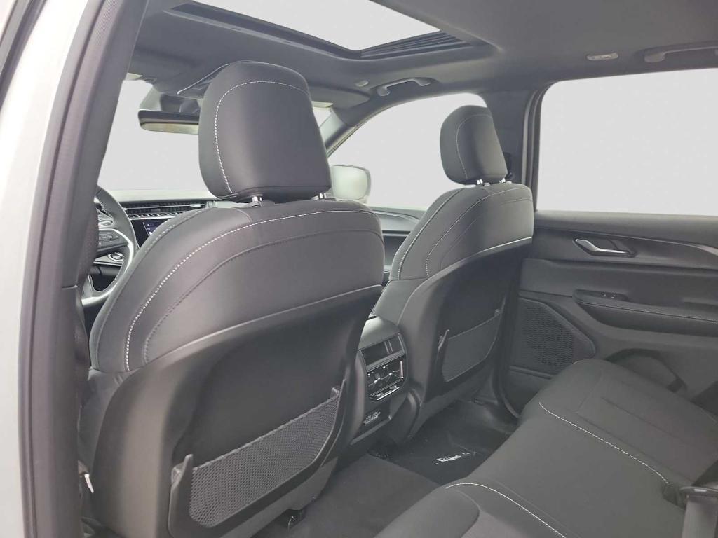 new 2025 Jeep Grand Cherokee car, priced at $39,530