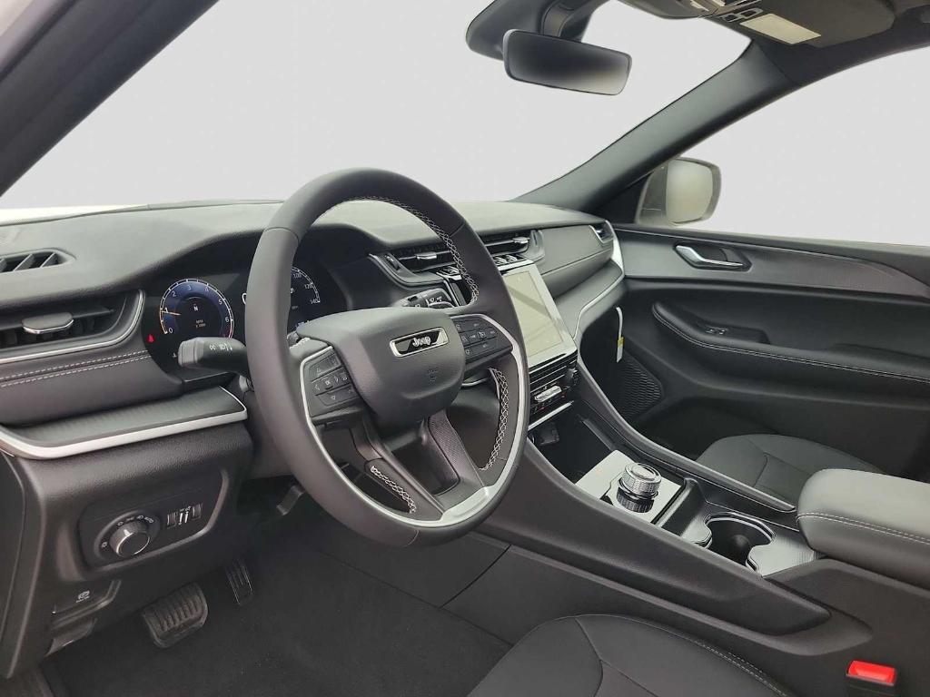 new 2025 Jeep Grand Cherokee car, priced at $39,530