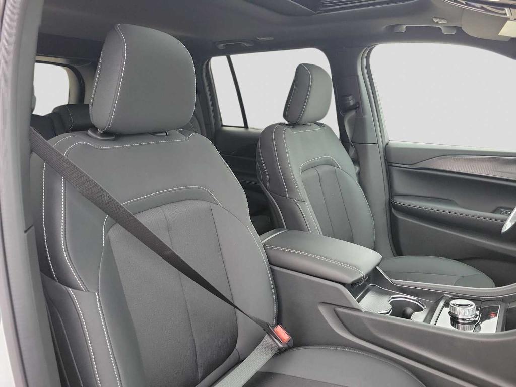 new 2025 Jeep Grand Cherokee car, priced at $39,530