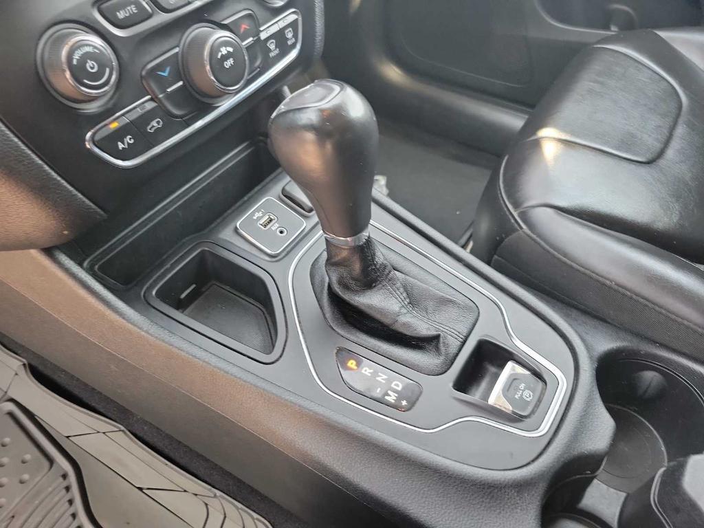 used 2021 Jeep Cherokee car, priced at $15,995