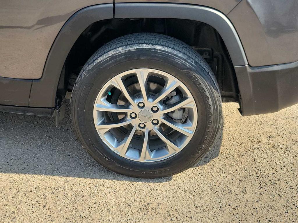 used 2021 Jeep Cherokee car, priced at $15,995