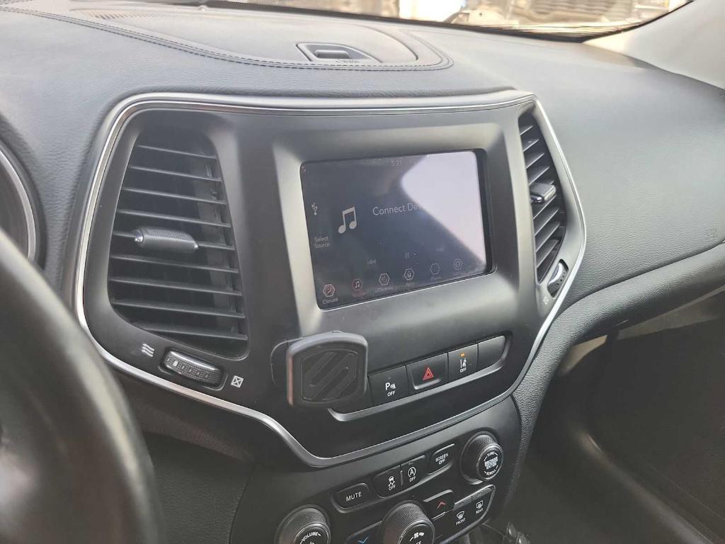 used 2021 Jeep Cherokee car, priced at $15,995