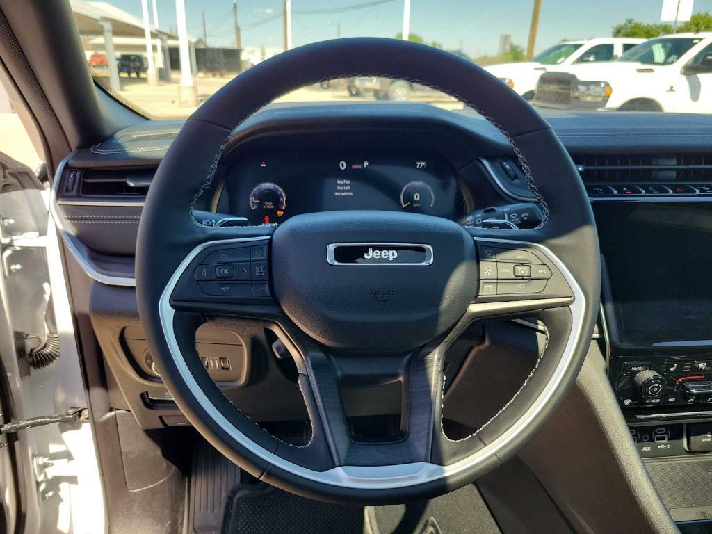new 2025 Jeep Grand Cherokee car, priced at $48,987
