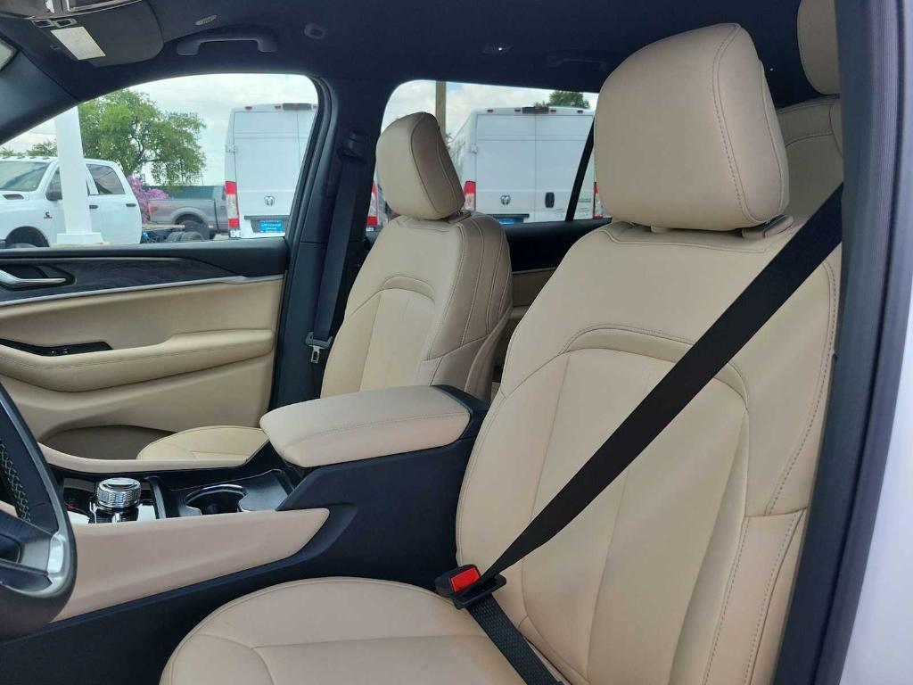 new 2025 Jeep Grand Cherokee L car, priced at $49,450