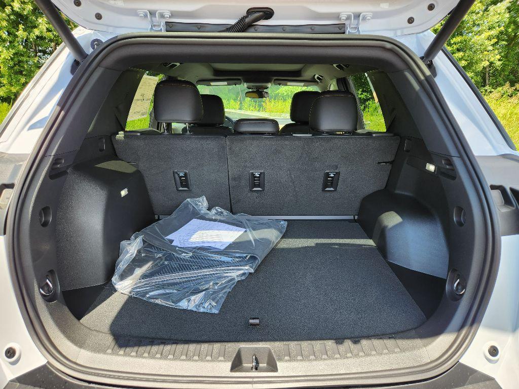 new 2026 Chevrolet Equinox car, priced at $38,925